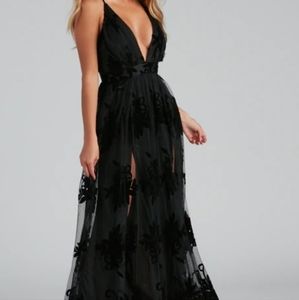 Black floral lace windsor dress. Size M